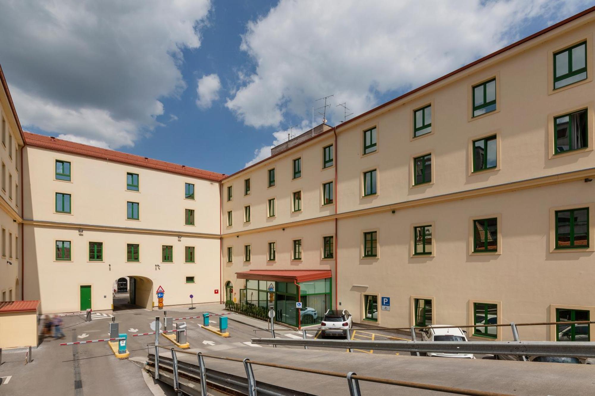 זאגרב Hotel Park 45 מראה חיצוני תמונה